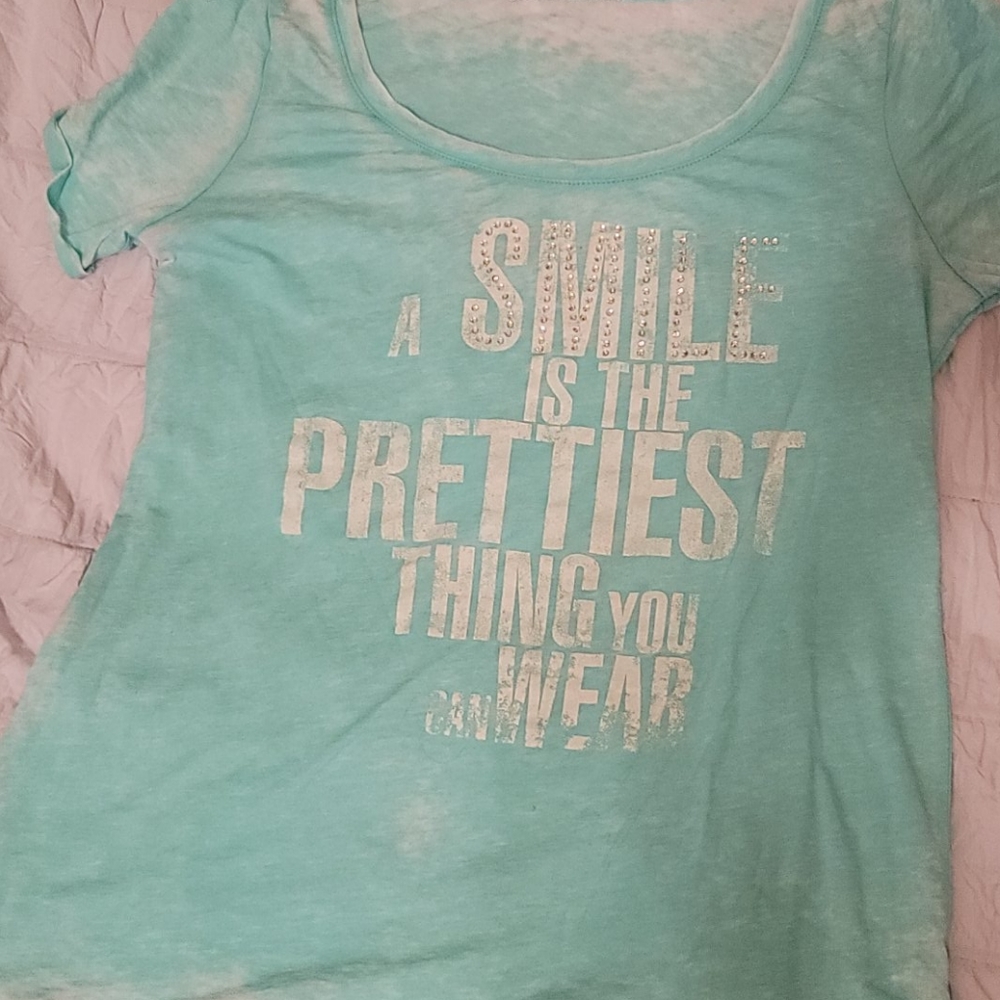Cute graphic t- shirt 💥 2 for $15